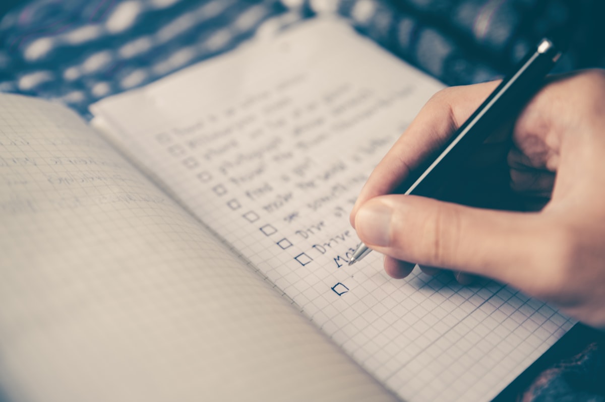 Checklist and calendar for organizing a cleaning business schedule